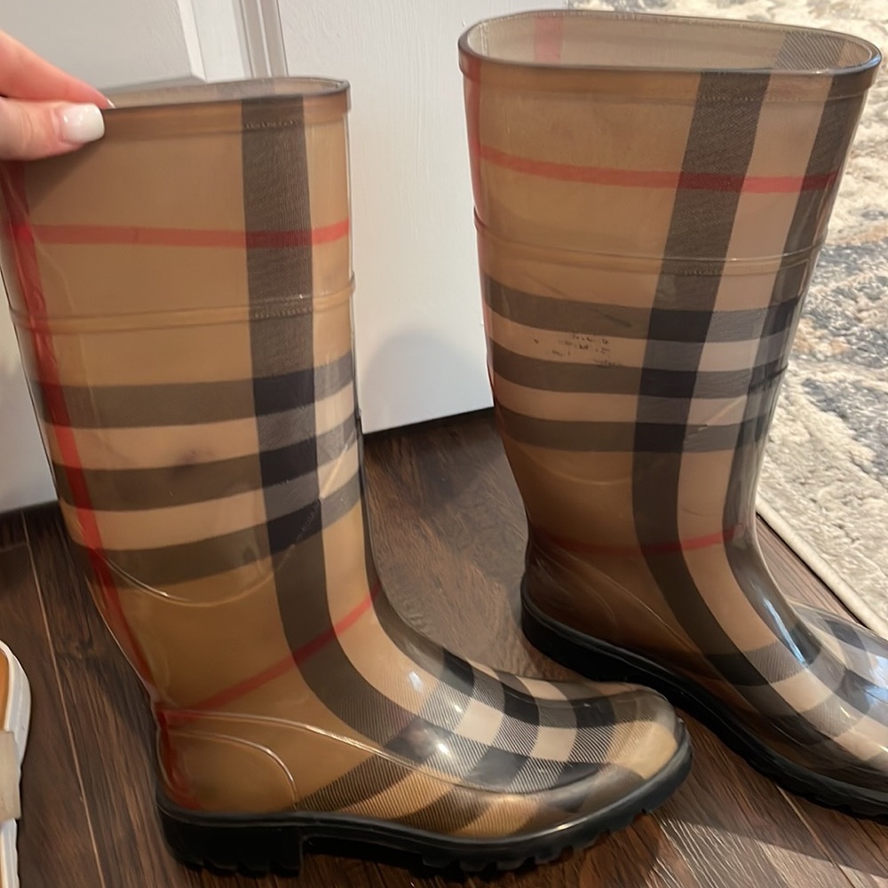 Burberry rainboots - Picture 2 of 4